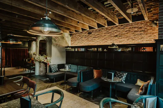 Half Lounge