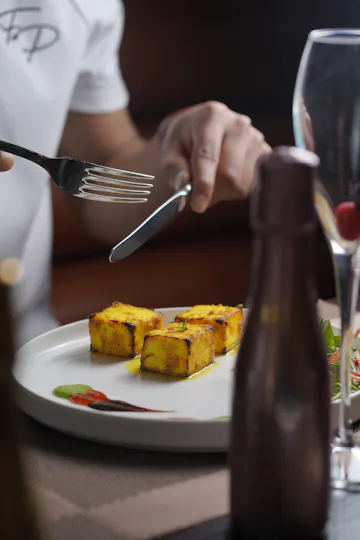 Radhuni Lounge Restaurant