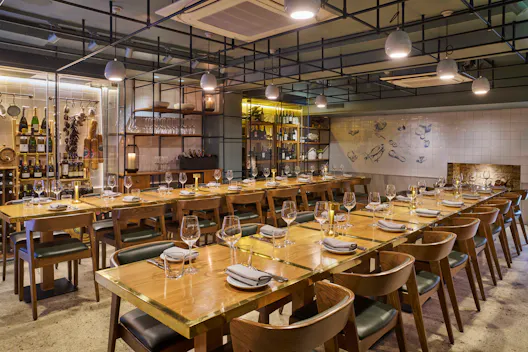 Whole Restaurant 