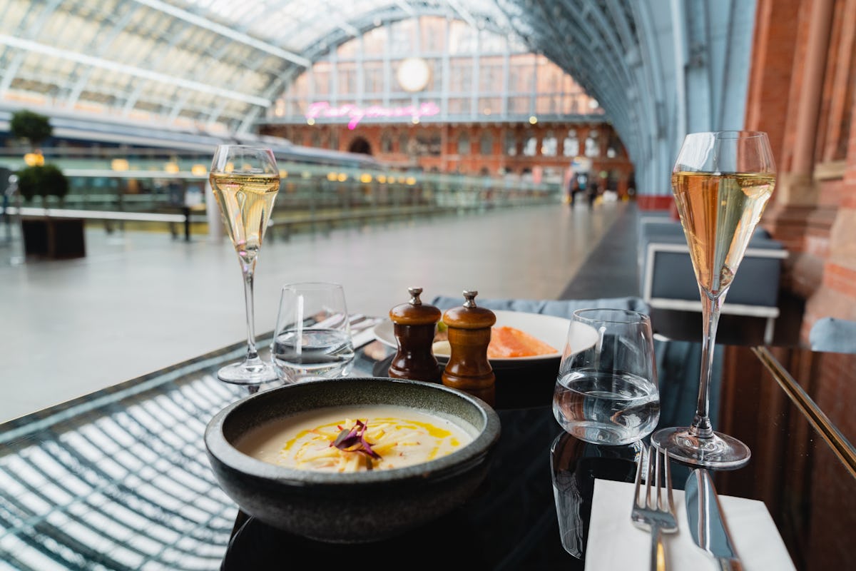 St Pancras Brasserie & Champagne Bar by Searcys