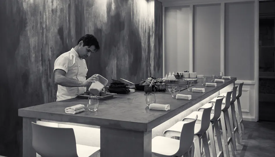 Aulis London