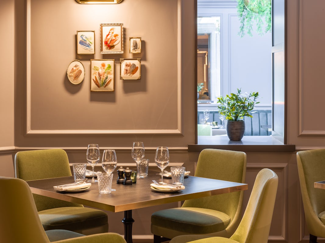 Hans’ Bar & Grill at 11 Cadogan Gardens