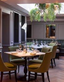 Hans’ Bar & Grill at 11 Cadogan Gardens