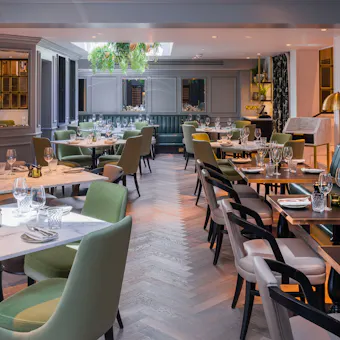 Hans’ Bar & Grill at 11 Cadogan Gardens