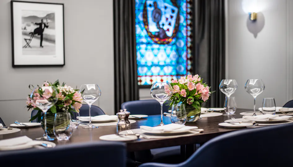 27 Restaurant & Bar