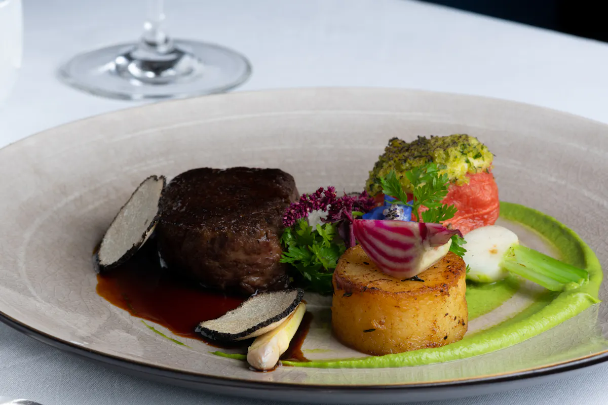 27 Restaurant & Bar