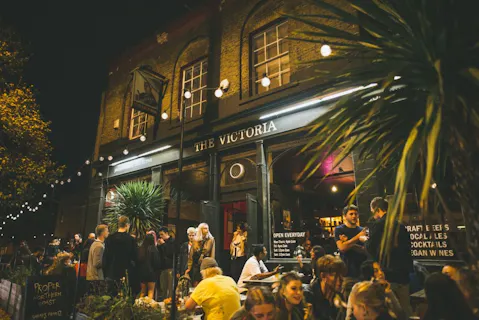 The Victoria - Queensbridge Road
