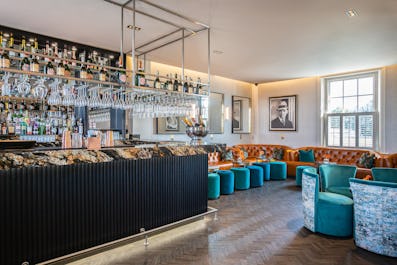 Alec’s Restaurant Bar & Grill