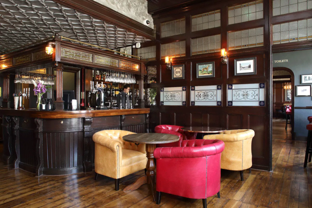 Crown & Greyhound