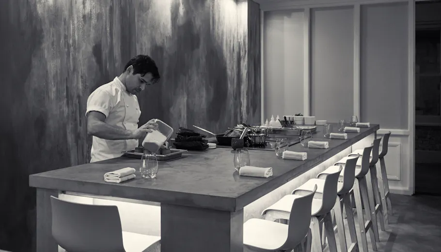 Aulis London