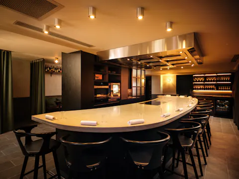 Aulis London