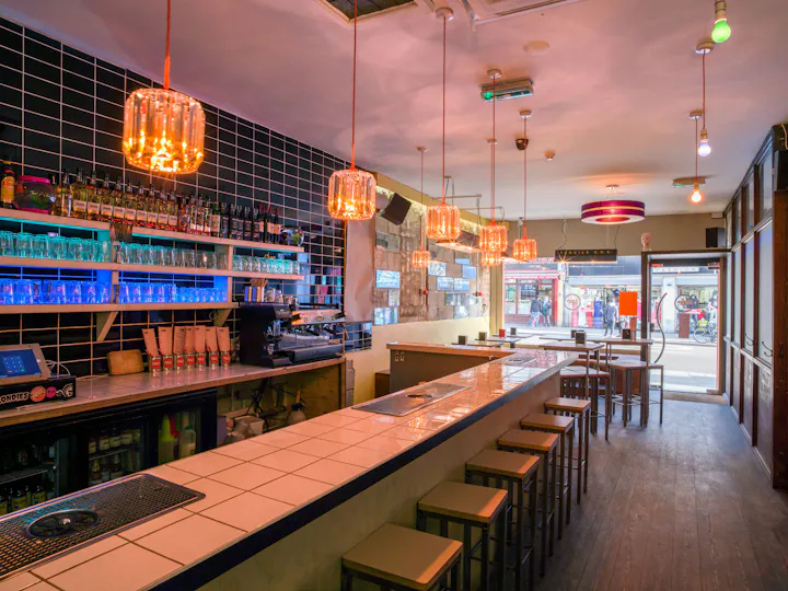Del 74 Dalston