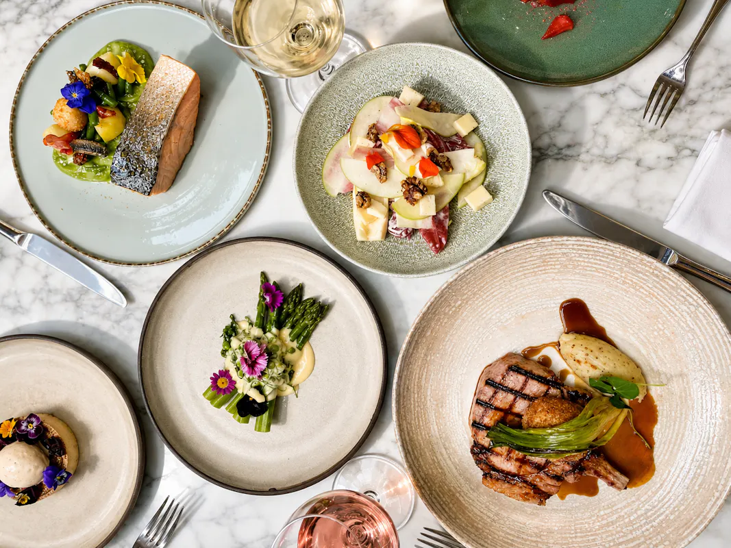 Hans’ Bar & Grill at 11 Cadogan Gardens