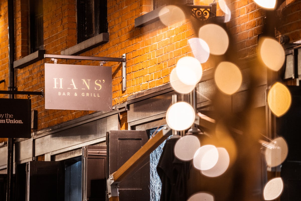 Hans’ Bar & Grill at 11 Cadogan Gardens
