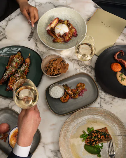 Hans’ Bar & Grill at 11 Cadogan Gardens