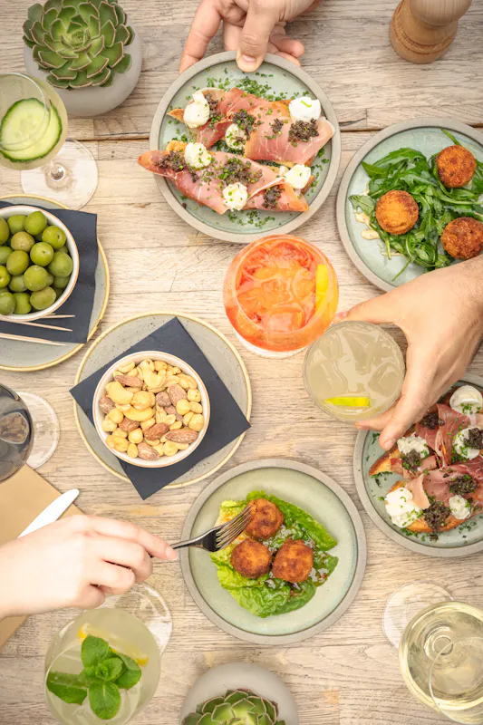 Hans’ Bar & Grill at 11 Cadogan Gardens