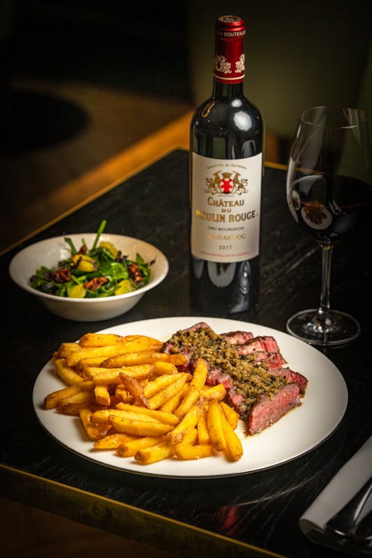 Hans’ Bar & Grill at 11 Cadogan Gardens