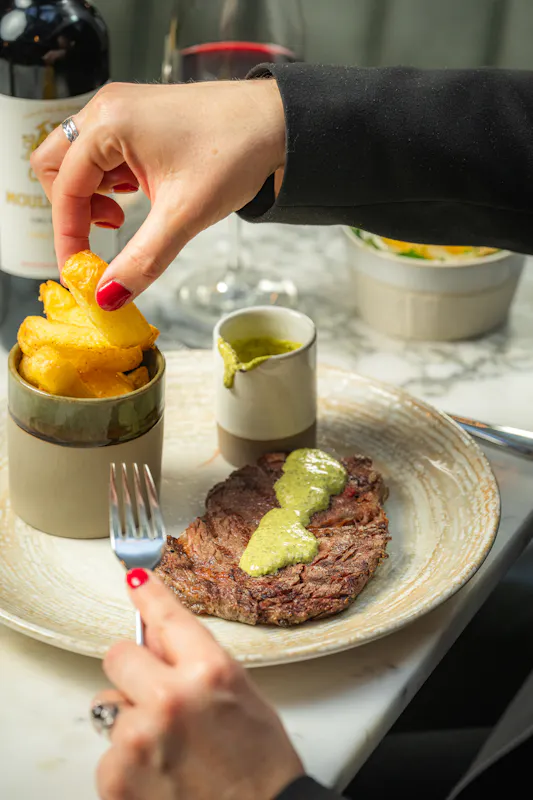 Hans’ Bar & Grill at 11 Cadogan Gardens