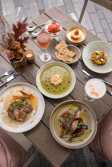 Hans’ Bar & Grill at 11 Cadogan Gardens