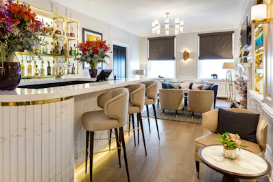 27 Restaurant & Bar