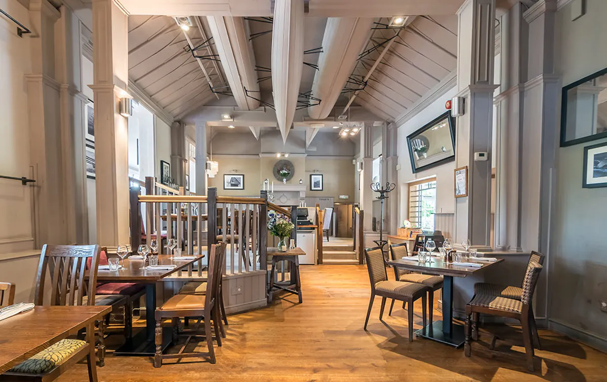 Swan - Pangbourne