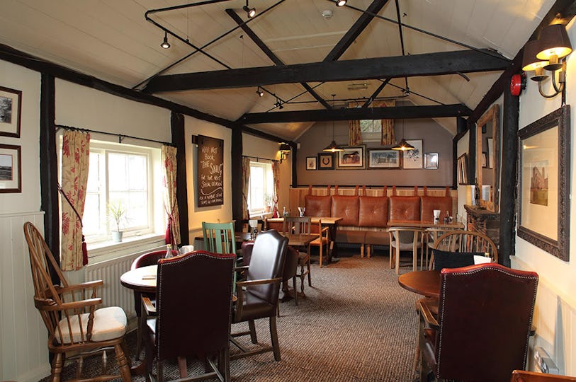 The Three Horseshoes