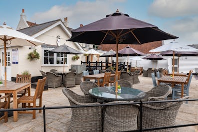 The Three Horseshoes