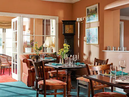 Corse Lawn Hotel