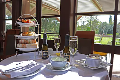 Eden, Pinewood Hotel