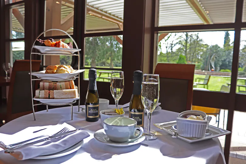 Eden, Pinewood Hotel
