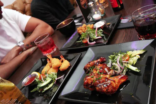 Parlay E18 Bar & Grill