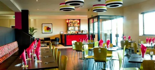 Tratts Pizza & Pasta - Holiday Inn Express London Heathrow – T5