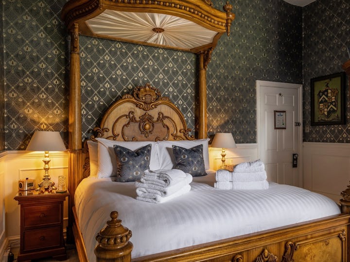 The Gunroom Restaurant at Plas Dinas Country House