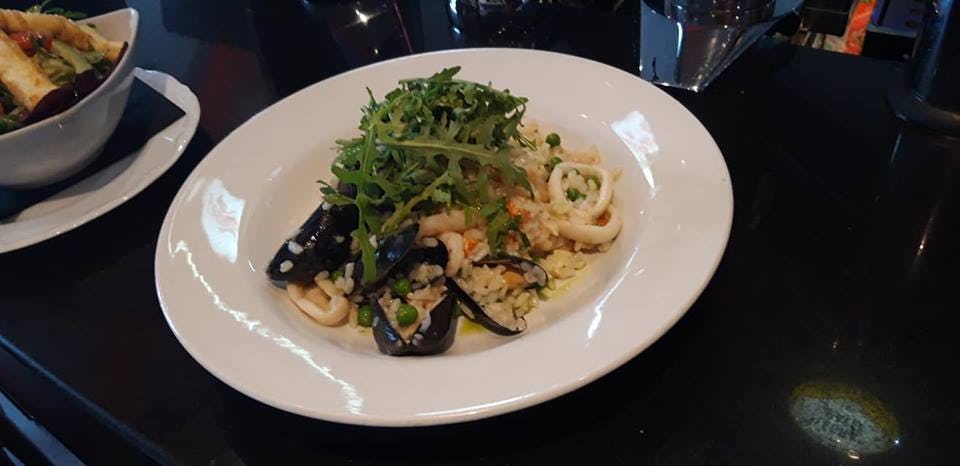 Thames Breeze Bar & Restaurant