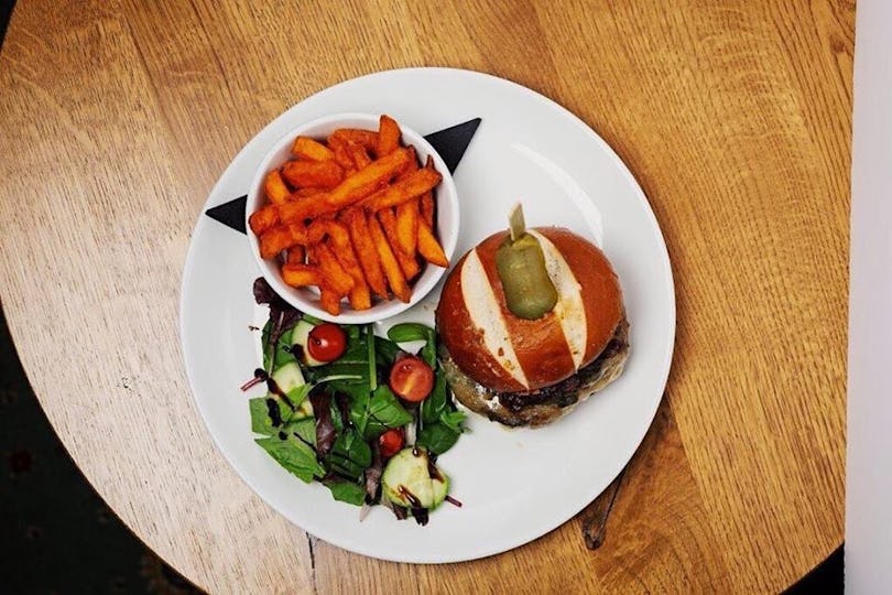 Salomons Estates Pub & Dining