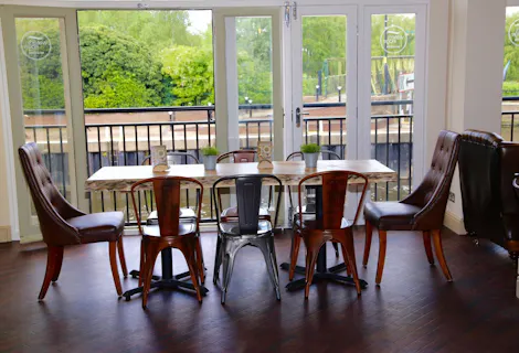 The Water's Edge Bar & Kitchen