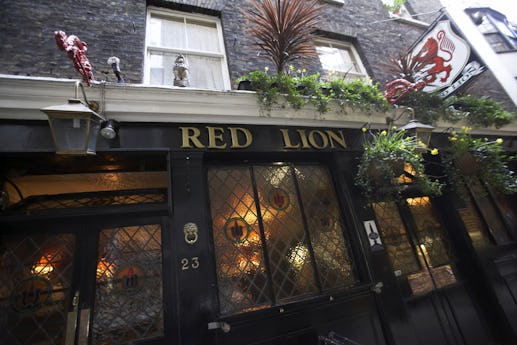 The Red Lion Crown Passage