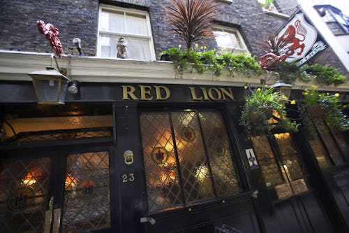 The Red Lion Crown Passage