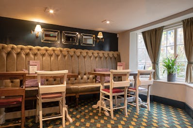 The Crown & Cushion