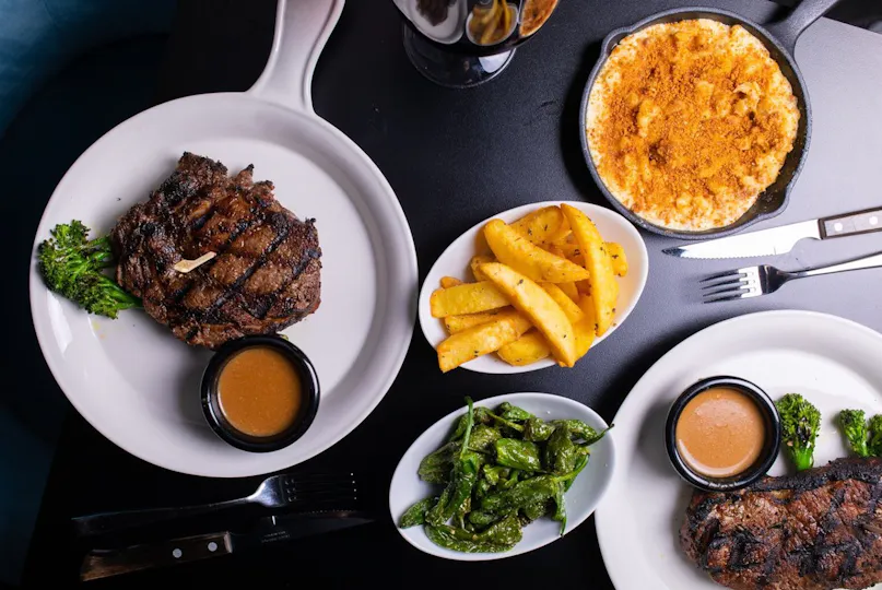 Lavish Bar & Grill