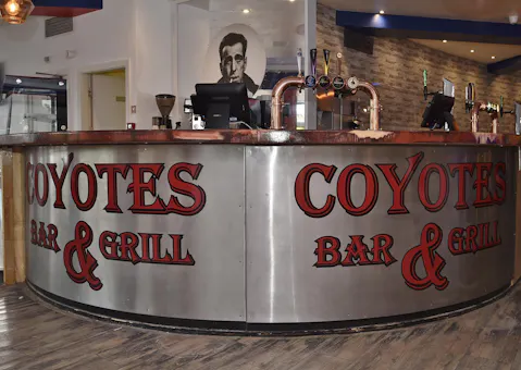 coyotes bar & grill