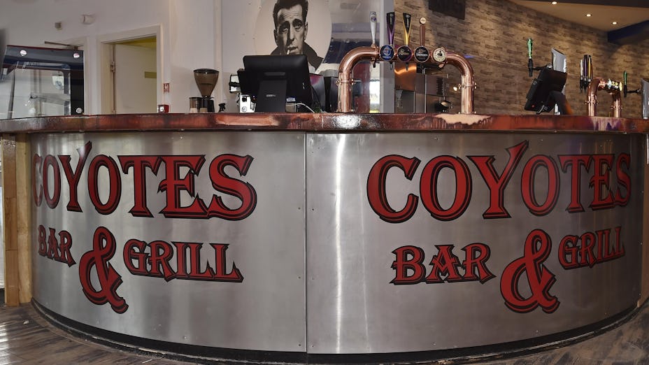 coyotes bar & grill