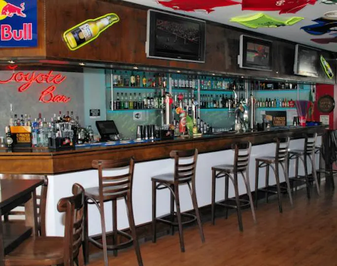 coyotes bar & grill