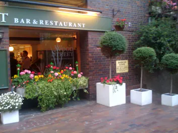 Wood Street Bar & Restaurant