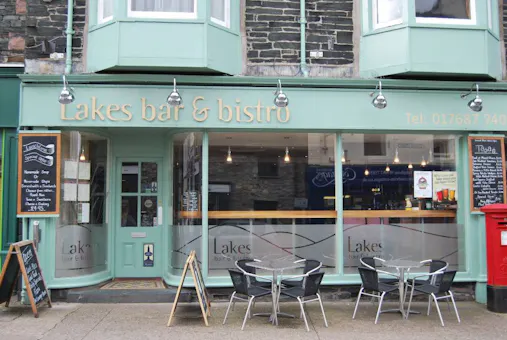 Lakes Bar & Bistro