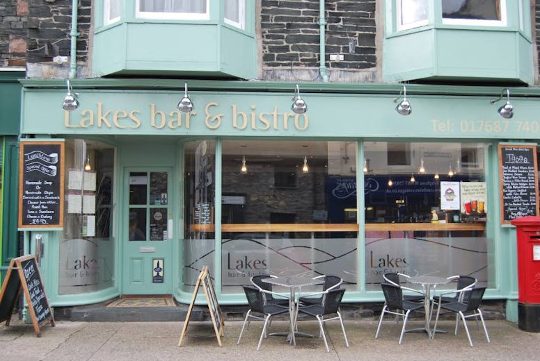 Lakes Bar & Bistro