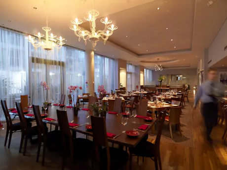 Docklands Bar & Grill at the Crowne Plaza Hotel