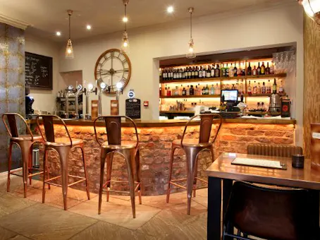 Lil's Bar & Bistro