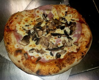 Three Guys Pizzeria