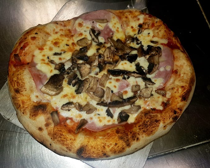 Three Guys Pizzeria